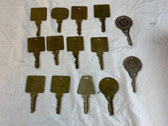 Lot of 14 Vintage Hotel Room Keys