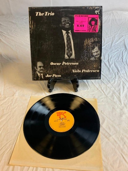 THE TRIO Oscar Peterson Niels Pedersen Joe Pass LP Record Album 1974