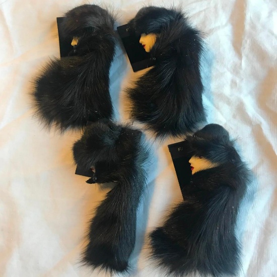 Lot of 4 Identical Brooches of a Woman Wearing Fur