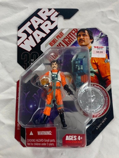 Star Wars 30th Anniversary REBEL PILOT BIGGS DARKLIGHTER Action Figure with Coin NEW A New Hope