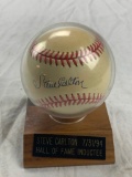 STEVE CARLTON 1994 Baseball Hall Of Fame Inductee AUTOGRAPH Baseball with display