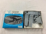47 Piece HO Gauge Pier Set with box Atlas