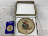 M I Hummel Goebel RIDE INTO CHRISTMAS Porcelain Bas Relief Plate 1975 Germany with box