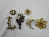Lot of 6 vintage gold-tone costume jewelry brooches