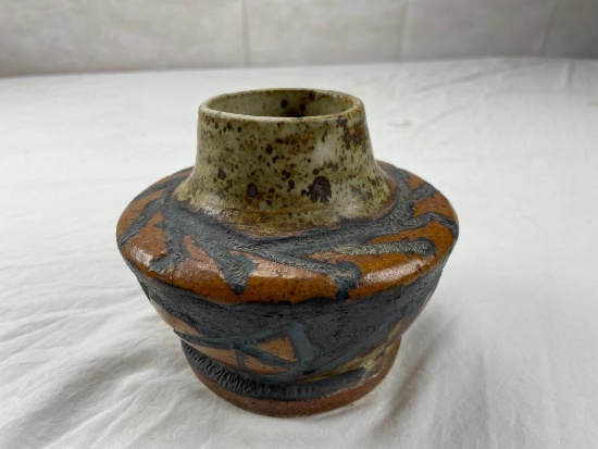 Pottery vase signed by the artist Hersta 3.5" tall.