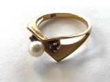 14K Gold Pearl and Emerald Ring Sz 6 and 2.9g TW