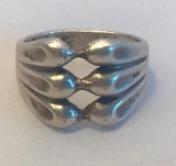 Sterling Silver Ring with Ribbed Design in the Front Size 7 | 5.62 grams