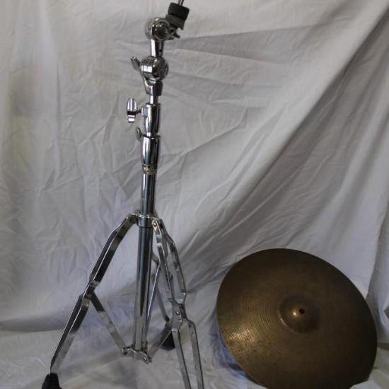Professional Crash Cymbal and pearl Stand No Maker on Cymbal