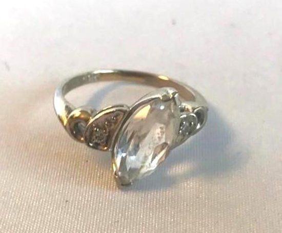 10K White Gold Ring w/ Clear Center Gem and 2 Real Diamonds Beside It 2.49 grams Size 5 Marked 10K