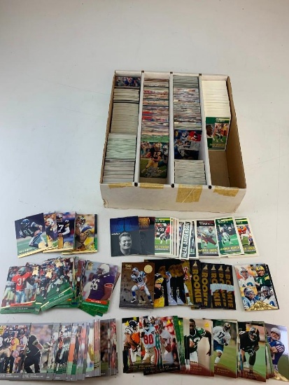 Lot of approx 2500 Football Cards with Stars, Rookies