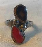 Sterling Silver Ring with Black and Red Enamel Center Accents Size 7 | 4.53 grams