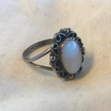 Sterling Silver Ring with Moonstone Center Gem Size 7 | 2.47 grams