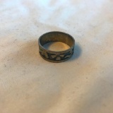 Sterling Silver Ring with Impression Designs Around the Outside Size 9