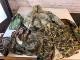 Lot of camouflage Clothing, Hats, Jackets, Vest, Gloves Size Medium