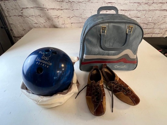 Vintage 10 lb Bowling Ball with case and Shoes