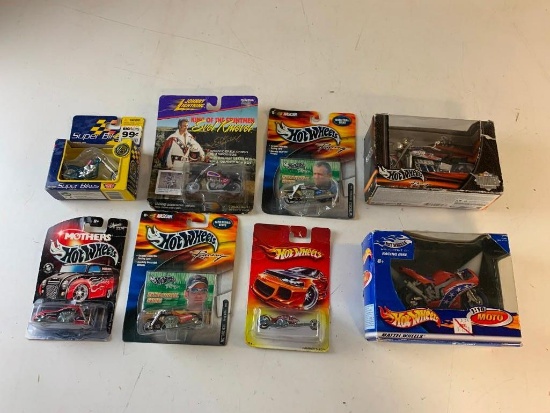 Lot of 8 Toy Motorcycles in the packages