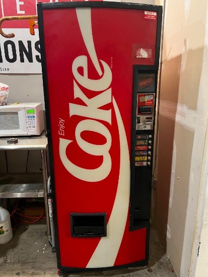 COKE Coca-Cola Vending Machine hold 6 different selections