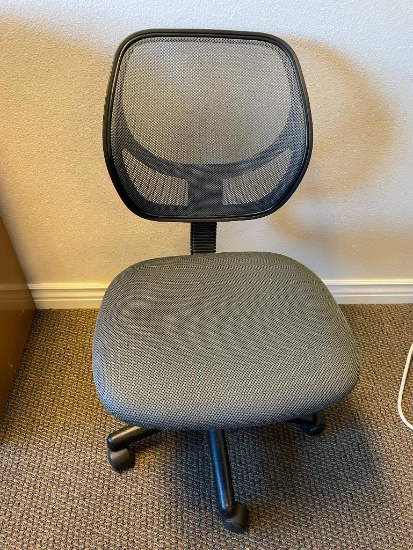 Mesh armless rolling office chair