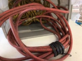 Lot of two air hoses, orange is 50?, while yellow is 100?.