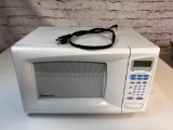 Magic Chef 0.9 Cu. Ft. 900W White Countertop Microwave Oven