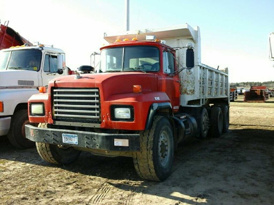 '97 Mack RD690S Tri Axle Dump Truck