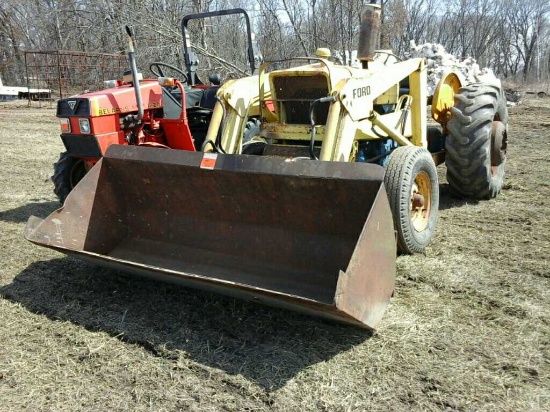 Ford 4400 Tractor w/Loader