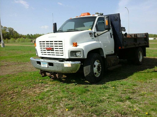 '05 GMC C7500 Contractors Dump Truck