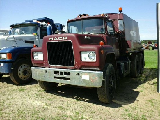 '76 Mack R600 TA Water Truck