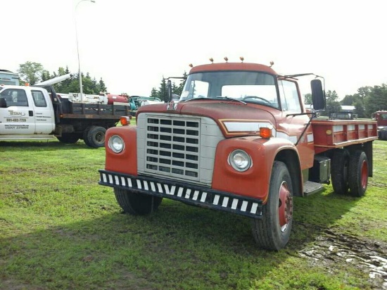 '76 International 1700 Dump Truck