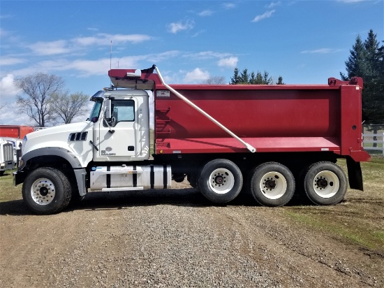 '17 Mack GU700 Tri Axle Dump Truck