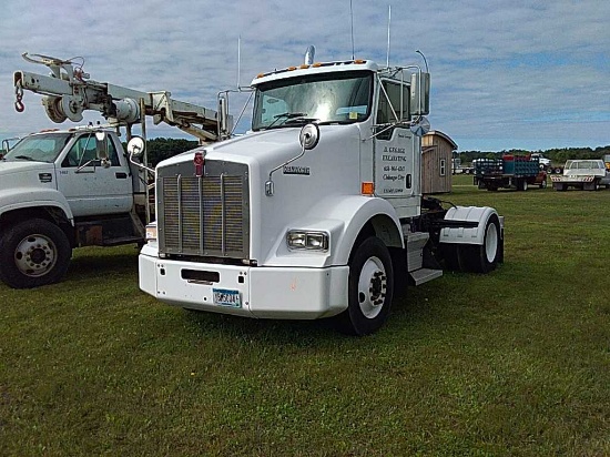 '04 Kenworth T800 SA Daycab Tractor Truck