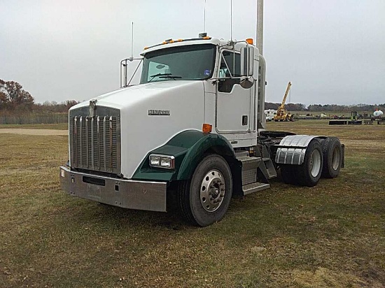 '99 Kenworth T800B Daycab TA Tractor Truck