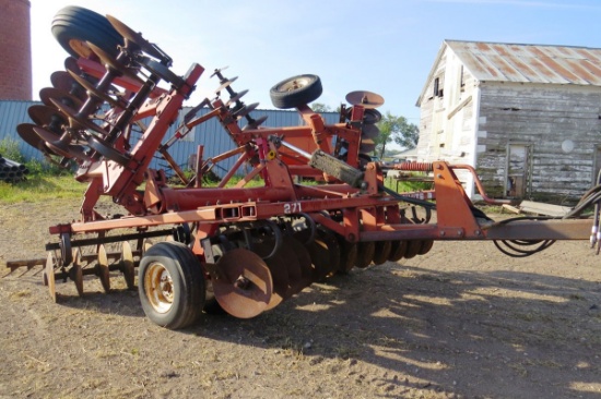 White Model 271 21' Disk, Hydraulic Fold, Single Bar Harrow, 9.5x15 Tires, 18" Blades.