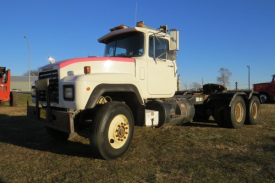 1992 Mack Model RD690S Tandem Axle Day Cab Truck Tractor, VIN# 1M2P264YXNM010171, Mack E6-300 Turbo