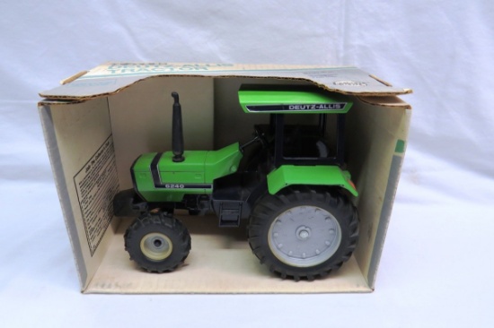 Ertl 1/16 Scale Deutz Allis 9240 Tractor with Original Box.