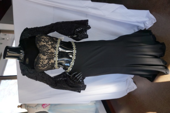 Panoply Lace and Beaded 2 Piece Skirt and Top, Black & Nude, Size 6, $358 R