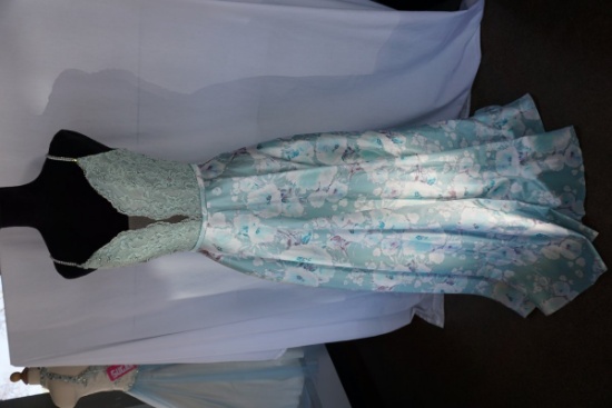 Azzure Couture, Beaded and Print Gown, Mint, Size 8, $490 Retail Cost, Plas