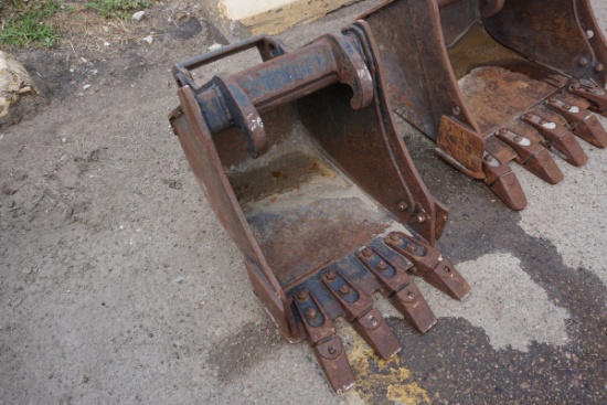 Mini Excavator Bucket with Teeth - 12".