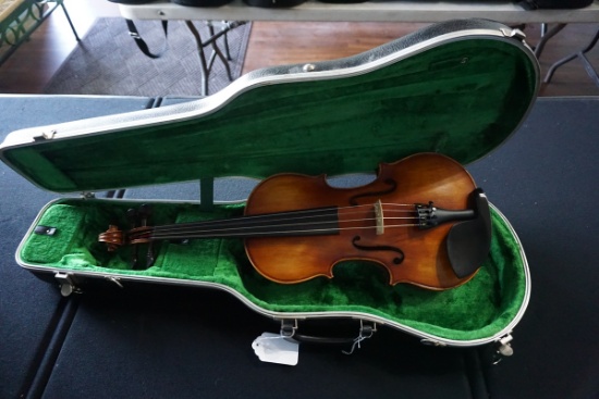 Violmaster Model AMATI E-190 15 Inch Viola, SN #2150251, Hard Sided Case.