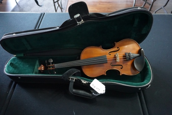 Musaica Imports 2010, 1/2 Academia Violin, SN #AW1399, Hard Sided Case.