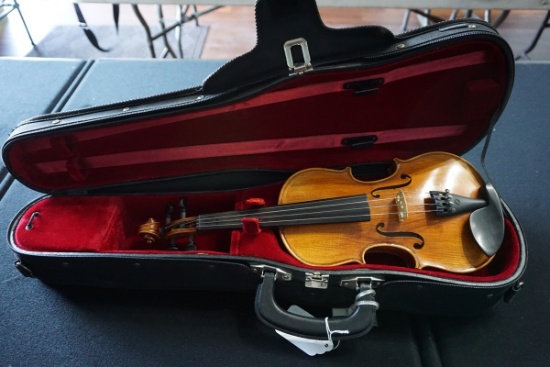 Musaica Imports 2014 1/4 Conservatory Violin, SN #AW2419, Hard Sided Case.