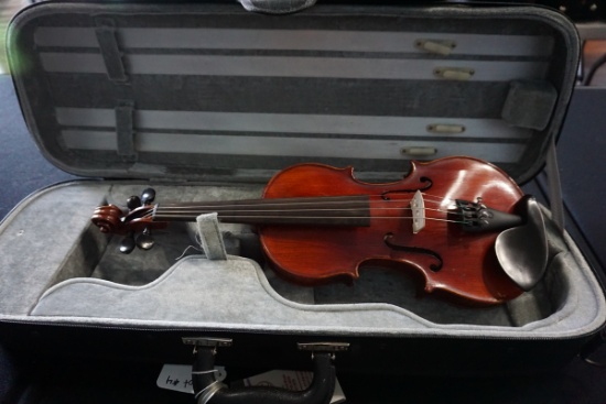 Musaica Imports 2015 1/2 Violin, SN #AW2661, Hard Sided Case.