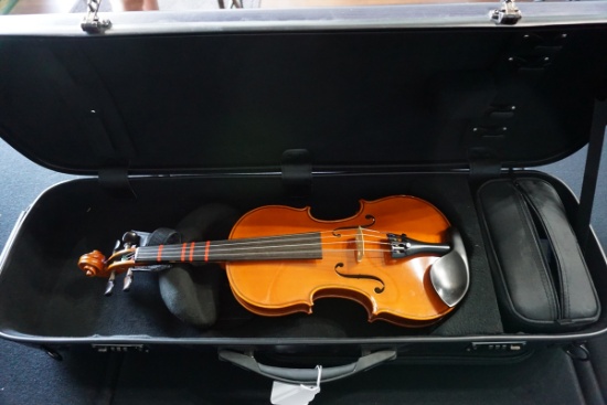 Musaica Imports 2014 1/2 Academia Violin, SN #PA1145, Hard Sided Case.