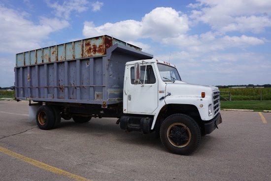 1984 International Model 1754 Single Axle Diesel Dump Truck, DT466 Diesel Engine, 5 & 2 Transmission