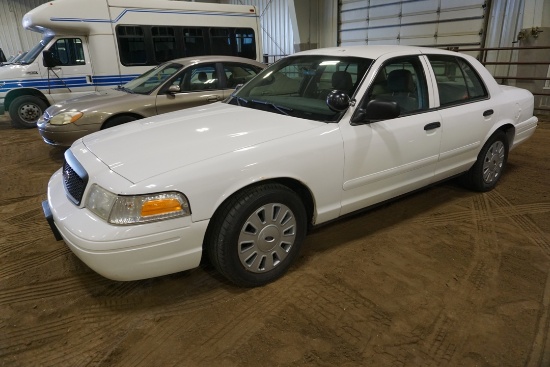 2007 Ford Crown Victoria 4-Door Sedan, VIN# 2FAHP71W17X149982, V-8 Gas Engine, Automatic Transmissi