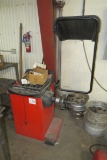 Snap-On Model EEWB204A Tire Balancer, SN# G61MW018, Digital Readout, Swing Down Cover.