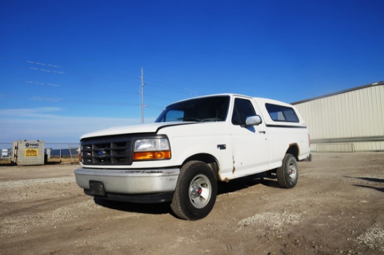 1993 Ford F150 XL Pickup with Topper, VIN 1FBDF15Y5FNA78856, 4.9 Liter Gas Engine, 5 Speed Manual Sh