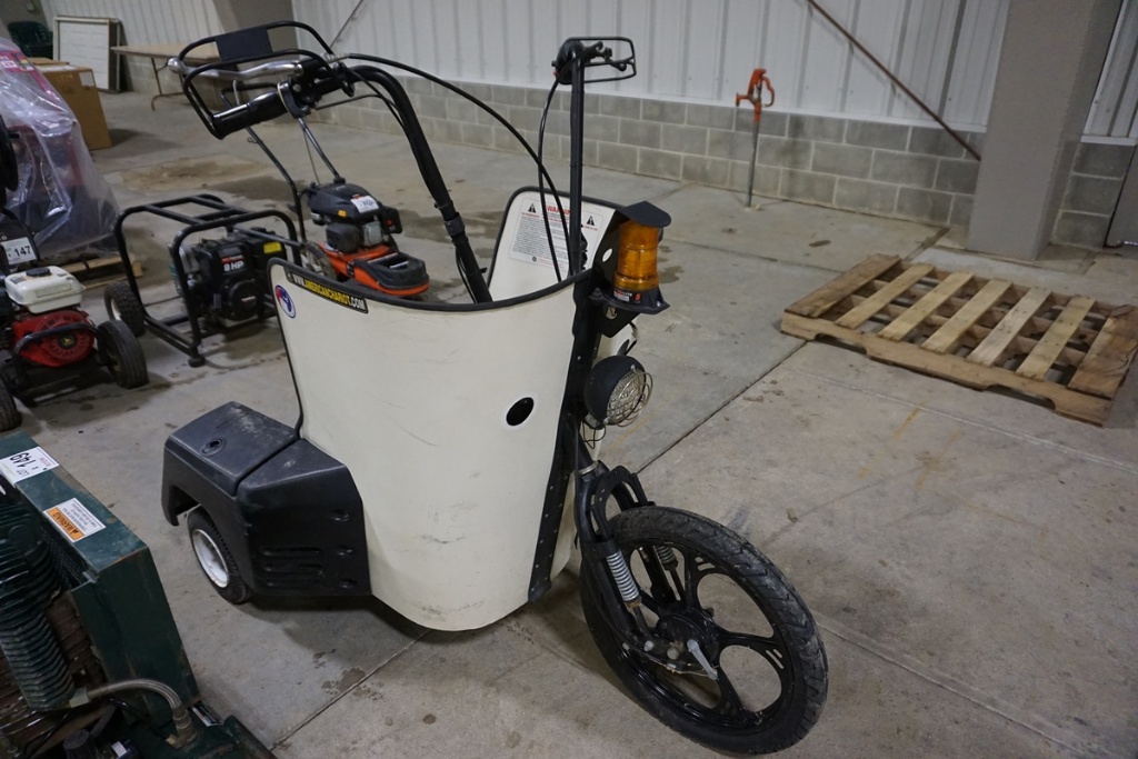 Lot American Chariot 3 Wheel Electric Scooter Dual Batteries American Chariot 3 Wheel Electric Scooter Dual Batteries