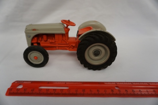 Ertl Die Cast Metal 1/16 Scale Ford Utility Tractor (No Box).