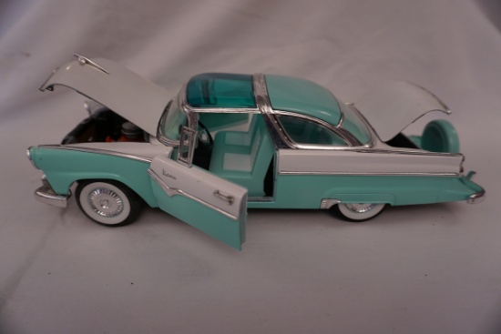 Roadtough Die Cast Metal 1/18 Scale 1955 Ford Fairlane Crown Victoria (No B